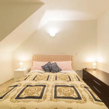La Casa Nel Borgo Sul شقة بيسوني